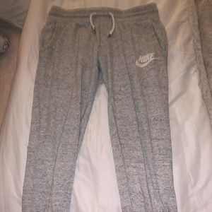 BARLEY WORN Gray Nike Capri Joggers/Sweatpants